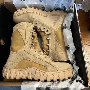 Men’s Rocky S2V’s Tactical Military boots, size 8, NIB